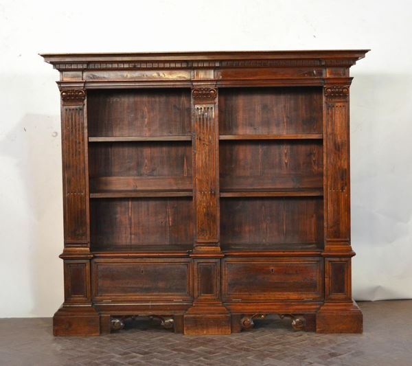 Libreria, in stile 600, in noce, quattro ripiani,