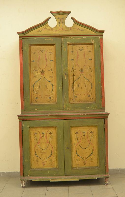 Credenza, Italia settentrionale, sec. XVIII, in legno laccato,