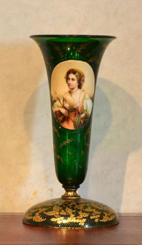 Vaso, Inghilterra, inizi sec. XX, in vetro,