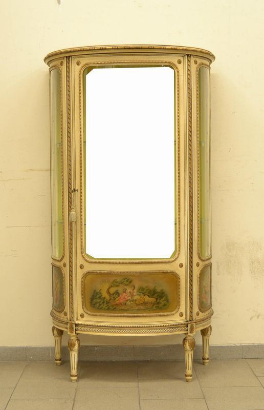 Vetrina, in stile francese del 700, in legno laccato e