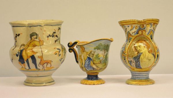 Brocca, sec. XIX, in maiolica decorata con marchio GB,