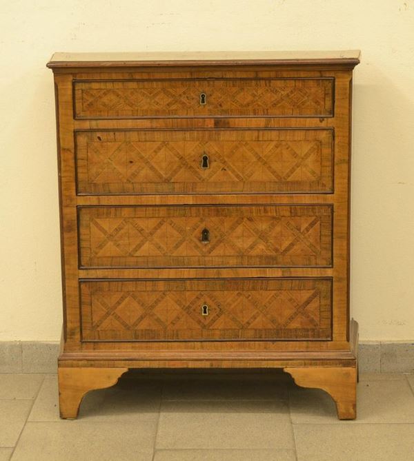 Credenzino, in stile '700, in noce intarsiato,&nbsp;&nbsp;&nbsp;&nbsp;&nbsp;&nbsp;&nbsp;&nbsp;&nbsp;&nbsp;&nbsp;&nbsp;&nbsp;&nbsp;&nbsp;&nbsp;&nbsp;&nbsp;&nbsp;&nbsp;&nbsp;&nbsp;&nbsp;&nbsp;&nbsp;&nbsp;&nbsp;&nbsp;