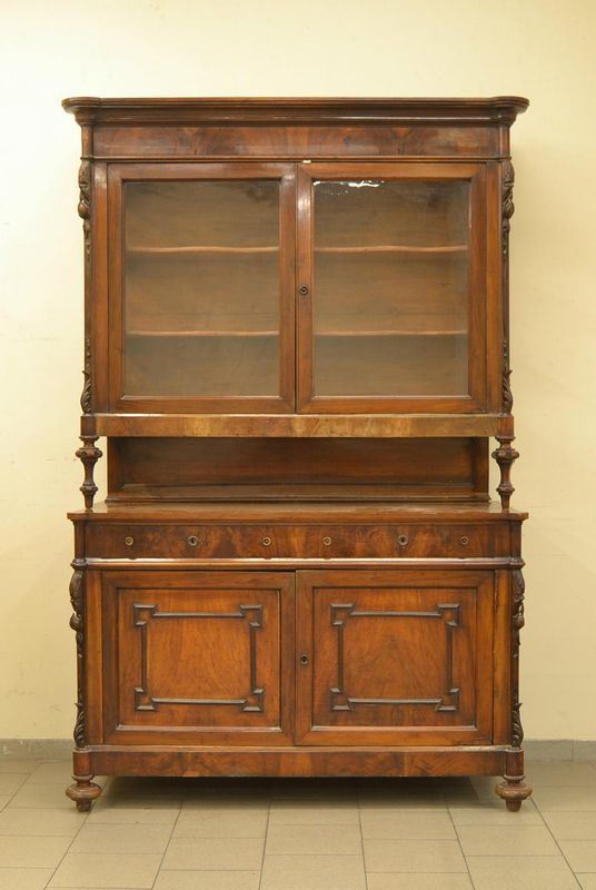 Vetrina, Toscana, sec. XIX, in noce, quattro sportelli  - Asta ARREDI, OGGETTI D'ARTE, DIPINTI E GIOIELLI - Poggio Bracciolini Casa d'Aste