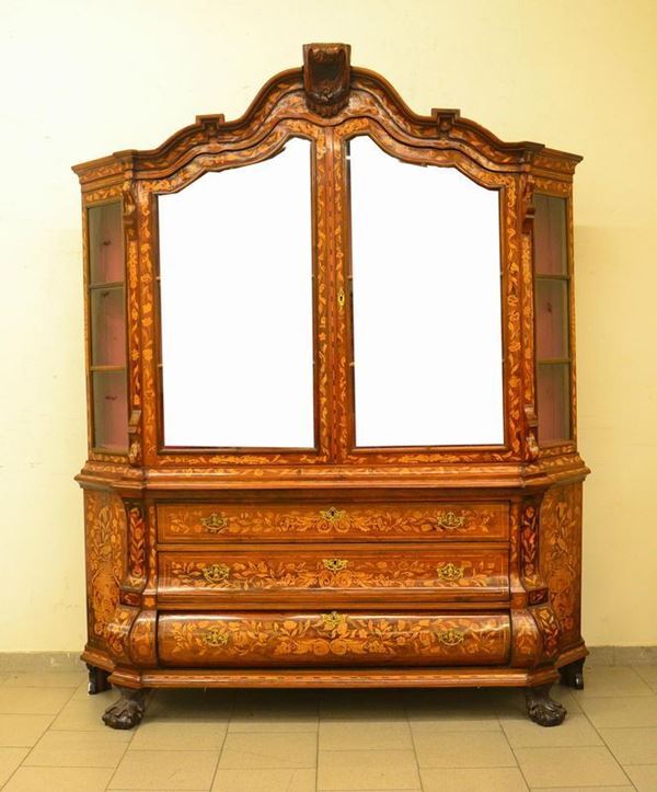 Mobile Vetrina, Olanda, sec. XIX, in noce riccamente intarsiato,