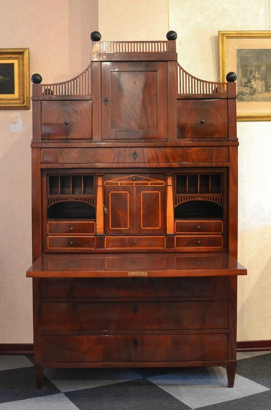 Secretaire, Biedermeier, sec. XIX, in mogano, fronte a quattro cassetti
