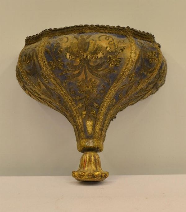 Mensolina, sec. XIX, in legno sagomato,