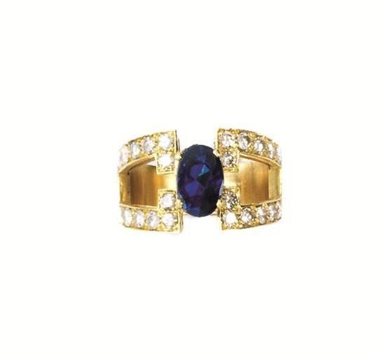 ANELLO IN ORO GIALLO, ZAFFIRO E DIAMANTI
