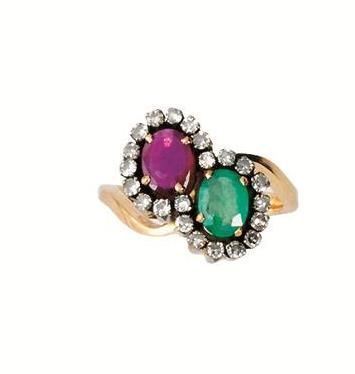 ANELLO IN ORO ROSA, ORO BIANCO, RUBINO, SMERALDO E DIAMANTI
