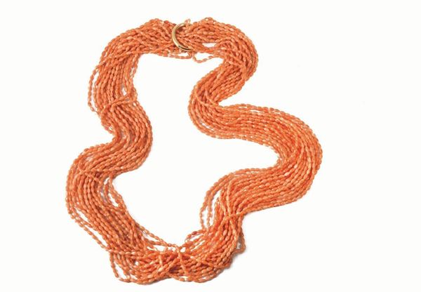 COLLANA IN ORO GIALLO E CORALLO SALMONE