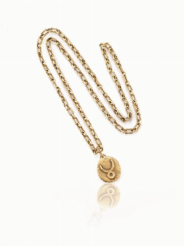 CATENA CON PENDENTE, MASENZA, IN ORO GIALLO  - Asta INTERNI | GIOIELLI, orologi , Mobili, OGGETTI D'ARTE e Dipinti - Poggio Bracciolini Casa d'Aste