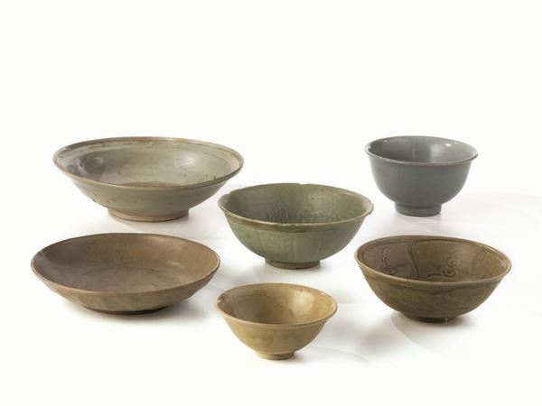 CINQUE COPPE E UN PIATTO, CINA, DINASTIA MING&nbsp;&nbsp;&nbsp;&nbsp;&nbsp;&nbsp;&nbsp;&nbsp;&nbsp;&nbsp;&nbsp;&nbsp;&nbsp;&nbsp;&nbsp;&nbsp;&nbsp;&nbsp;&nbsp;&nbsp;&nbsp;&nbsp;&nbsp;&nbsp;&nbsp;&nbsp;&nbsp;&nbsp;&nbsp;  - Asta INTERNI | GIOIELLI, orologi , Mobili, OGGETTI D'ARTE e Dipinti - Poggio Bracciolini Casa d'Aste