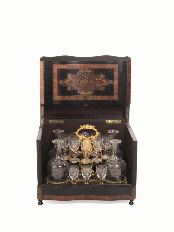 COFANETTO CON SERVIZIO DA LIQUORI, SECOLO XIX  - Asta INTERNI | GIOIELLI, orologi , Mobili, OGGETTI D'ARTE e Dipinti - Poggio Bracciolini Casa d'Aste