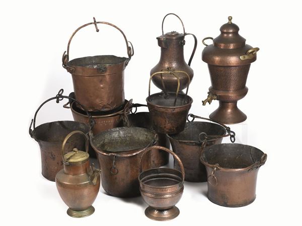 LOTTO DI DODICI OGGETTI IN RAME, SECOLI XIX-XX  - Asta INTERNI | GIOIELLI, orologi , Mobili, OGGETTI D'ARTE e Dipinti - Poggio Bracciolini Casa d'Aste