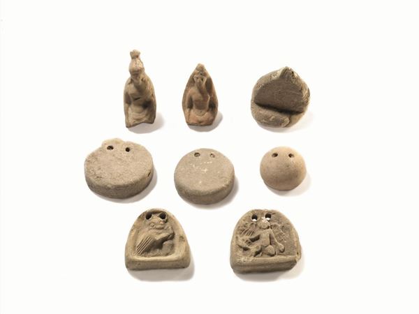 LOTTO DI OTTO REPERTI, IV-III SECOLO A. C.  - Asta INTERNI | GIOIELLI, orologi , Mobili, OGGETTI D'ARTE e Dipinti - Poggio Bracciolini Casa d'Aste