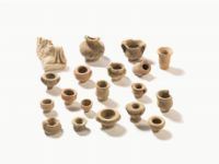 LOTTO DI DICIANNOVE REPERTI, IV-III SECOLO A. C.  - Asta INTERNI | GIOIELLI, orologi , Mobili, OGGETTI D'ARTE e Dipinti - Poggio Bracciolini Casa d'Aste