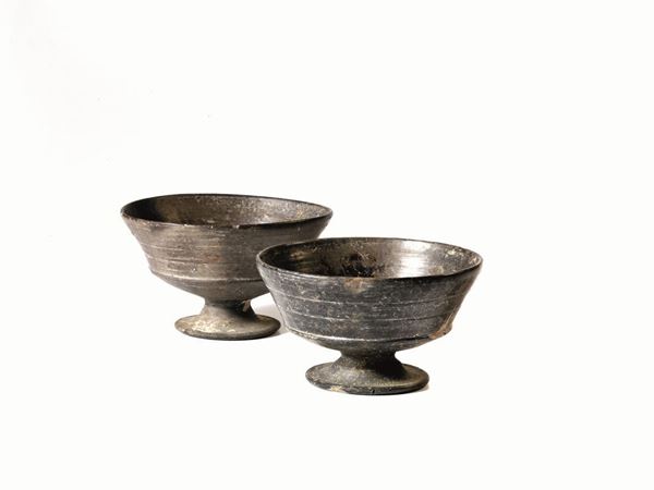 COPPIA DI CALICI, ETRURIA, VI SECOLO A. C.  - Asta INTERNI | GIOIELLI, orologi , Mobili, OGGETTI D'ARTE e Dipinti - Poggio Bracciolini Casa d'Aste