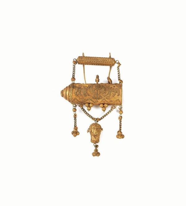 PENDENTE DI GUSTO ARCHEOLOGICO, SECOLO XIX  - Asta INTERNI | GIOIELLI, orologi , Mobili, OGGETTI D'ARTE e Dipinti - Poggio Bracciolini Casa d'Aste