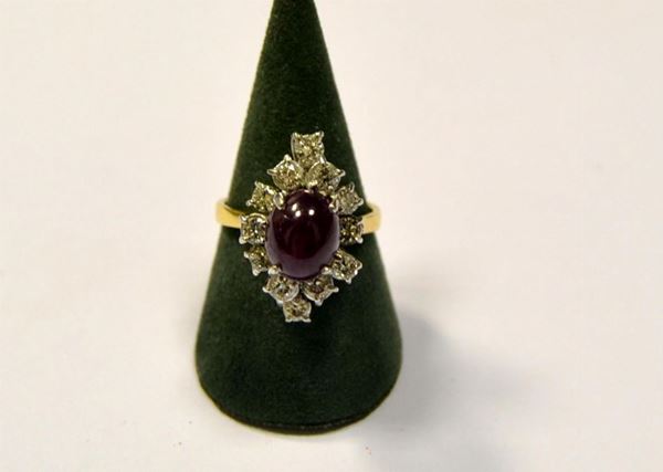 ANELLO IN ORO GIALLO, ORO BIANCO, RUBINO E DIAMANTI