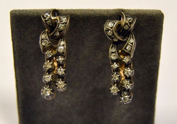 PAIO DI ORECCHINI PENDENTI , IN ORO,ARGENTO E DIAMANTI  - Asta ANTIQUARIATO, COLLEZIONISMO E GIOIELLI - Poggio Bracciolini Casa d'Aste