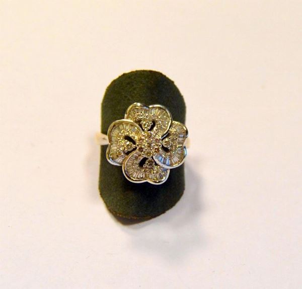 ANELLO IN ORO BIANCO E DIAMANTI