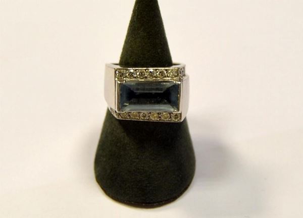 ANELLO IN ORO BIANCO DIAMANTI E ACQUAMARINA
