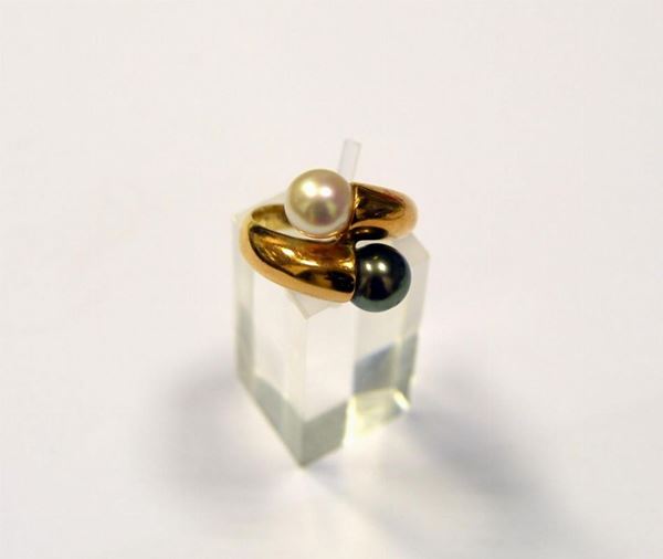 ANELLO IN ORO GIALLO E PERLE