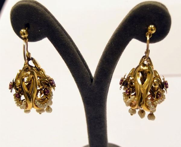 PAIO DI ORECCHINI PENDENTI IN ORO GIALLO  - Asta ANTIQUARIATO, COLLEZIONISMO E GIOIELLI - Poggio Bracciolini Casa d'Aste