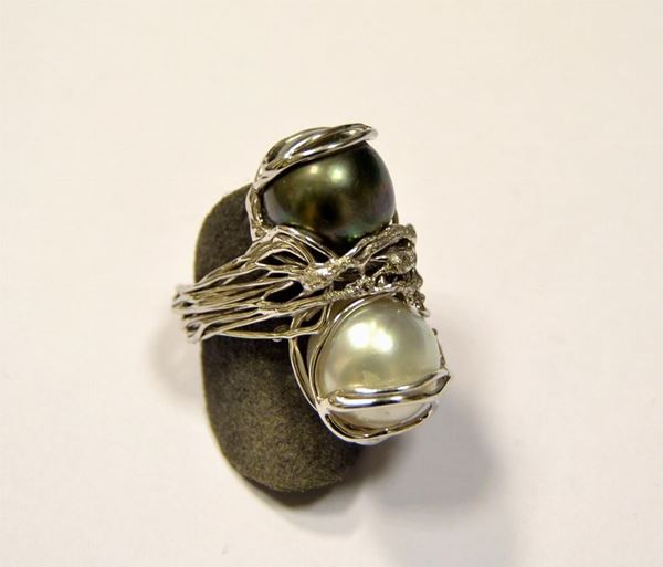 ANELLO IN ORO BIANCO E PERLE