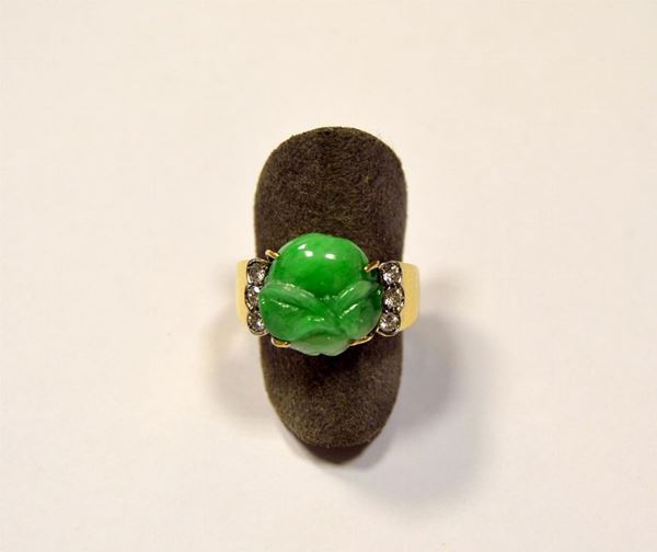 ANELLO IN ORO GIALLO, DIAMANTI E GIADA