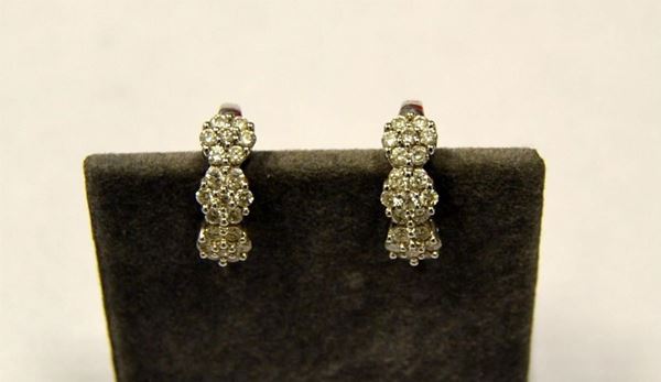PAIO DI ORECCHINI IN ORO BIANCO E DIAMANTI  - Asta ANTIQUARIATO, COLLEZIONISMO E GIOIELLI - Poggio Bracciolini Casa d'Aste