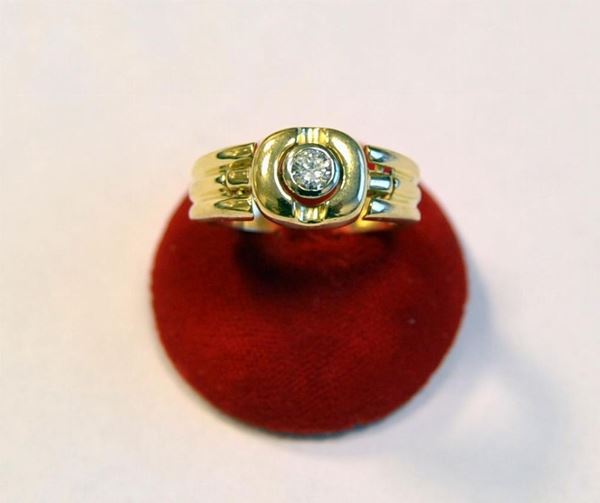 ANELLO IN ORO GIALLO E DIAMANTE