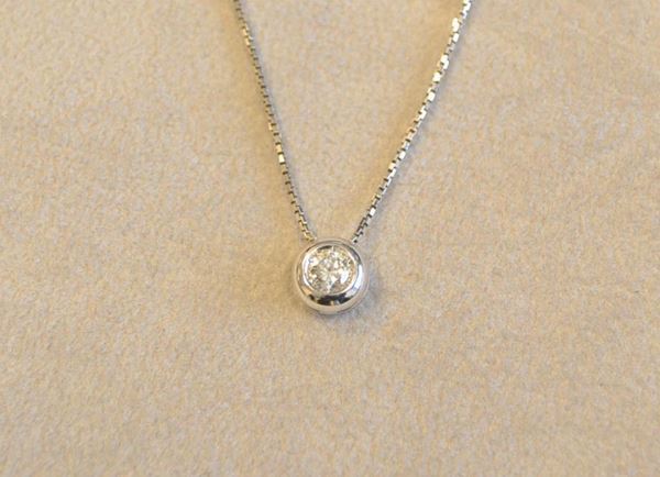 COLLANA IN ORO BIANCO E DIAMANTE , PUNTO LUCE