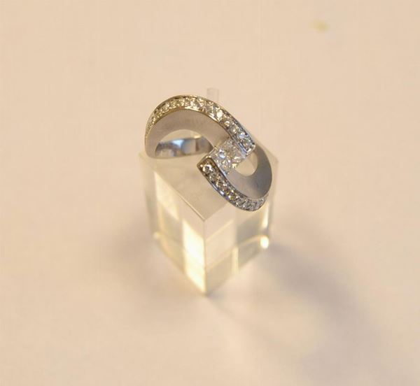 ANELLO IN ORO BIANCO E DIAMANTI