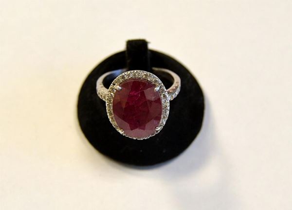 ANELLO IN ORO BIANCO, RUBINO E DIAMANTI