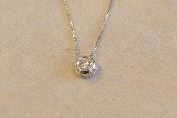 COLLANA IN ORO BIANCO E DIAMANTE ,PUNTO LUCE