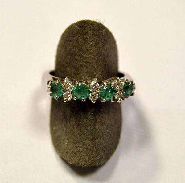 ANELLO IN ORO BIANCO , DIAMANTI E SMERALDI