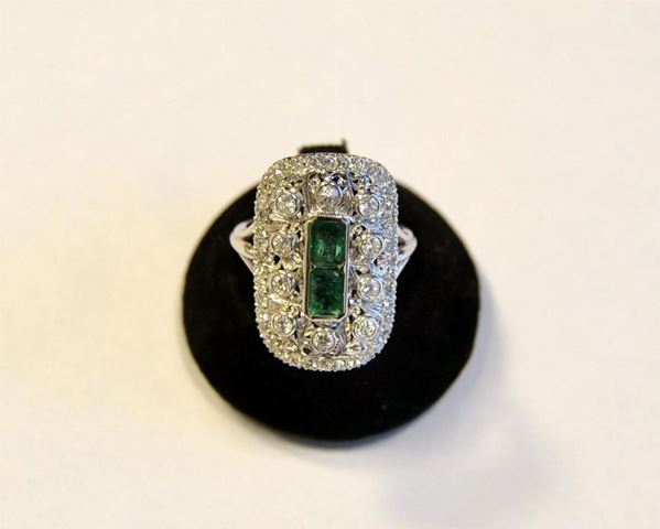 ANELLO ORO BIANCO, DIAMANTI E SMERALDI  - Asta ANTIQUARIATO, COLLEZIONISMO E GIOIELLI - Poggio Bracciolini Casa d'Aste