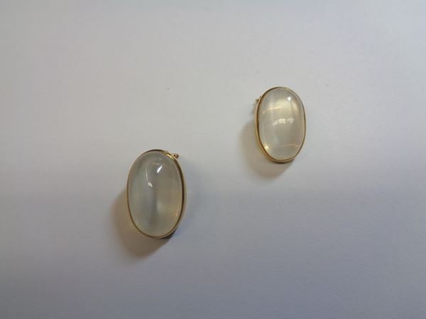 PAIO DI ORECCHINI IN ORO GIALLO E PIETRA DI LUNA  - Asta ANTIQUARIATO, COLLEZIONISMO E GIOIELLI - Poggio Bracciolini Casa d'Aste