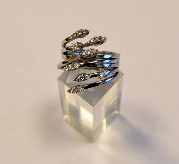 ANELLO IN ORO BIANCO E DIAMANTI