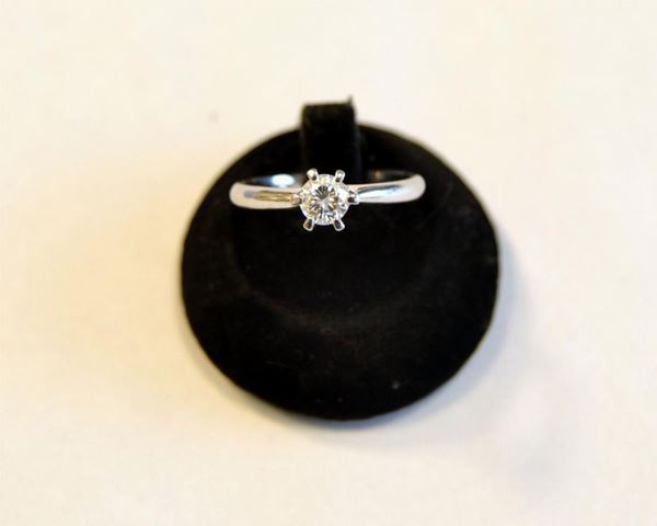 ANELLO IN ORO BIANCO E DIAMANTE