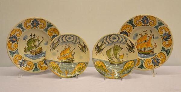 Due piatti da parete, Italia meridionale, sec. XVIII, in maiolica