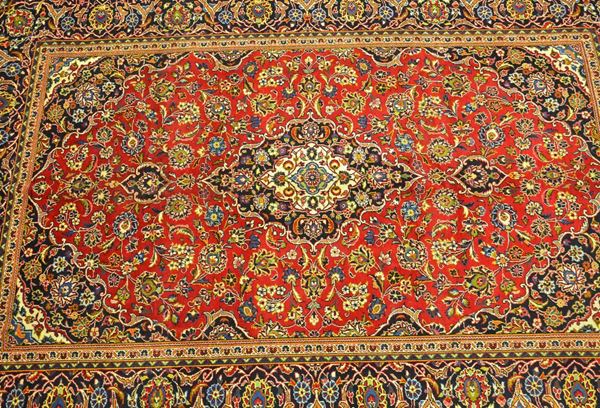 Tappeto persiano Keishan, fondo rosso con medaglione