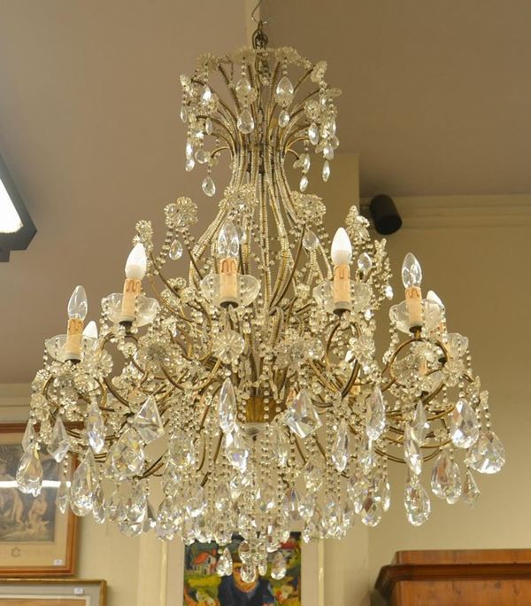 Lampadario, inizi sec. XX, in metallo circolare a dodici luci