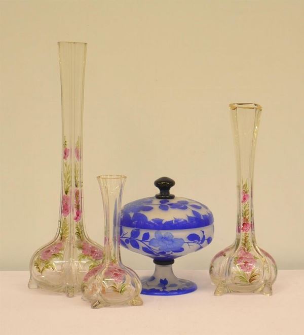 Tre portafiori e un centrotavola, sec. XX,  - Asta ANTIQUARIATO, COLLEZIONISMO E GIOIELLI - Poggio Bracciolini Casa d'Aste