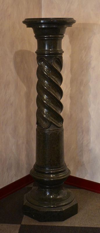Colonna, sec. XIX, in marmo verde di