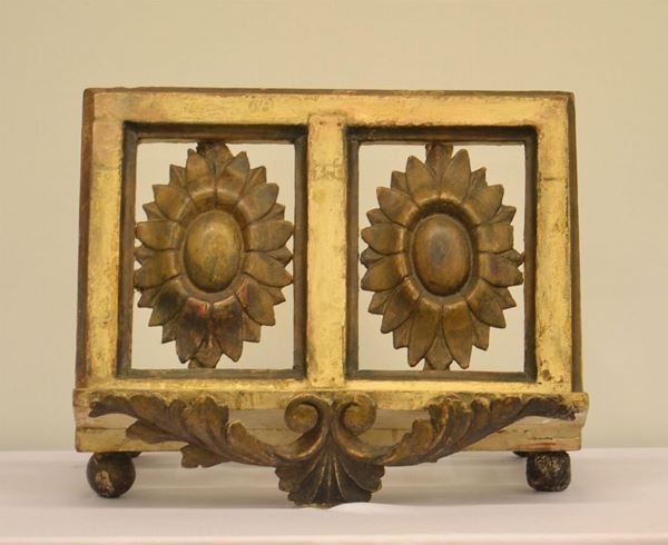 Leggio, Italia centrale, sec. XIX, in legno laccato  - Asta ANTIQUARIATO, COLLEZIONISMO E GIOIELLI - Poggio Bracciolini Casa d'Aste