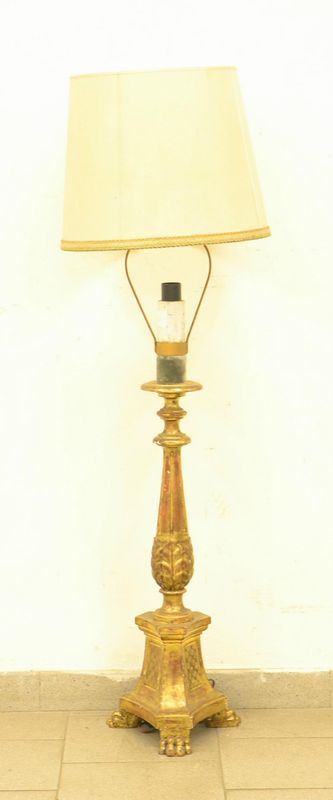 Candeliere da terra, inizi sec. XIX, in legno dorato e intagliato,
