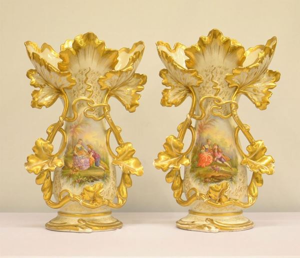 Coppia di vasi, sec. XIX, in porcellana decorata e