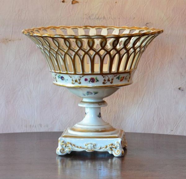 Alzata, Francia, sec. XIX, in porcellana  - Asta ANTIQUARIATO, COLLEZIONISMO E GIOIELLI - Poggio Bracciolini Casa d'Aste