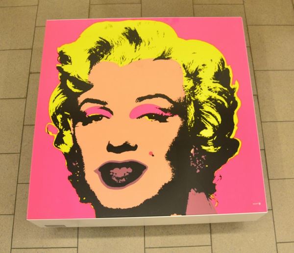 Tavolino da fumo, con serigrafia originale da opera